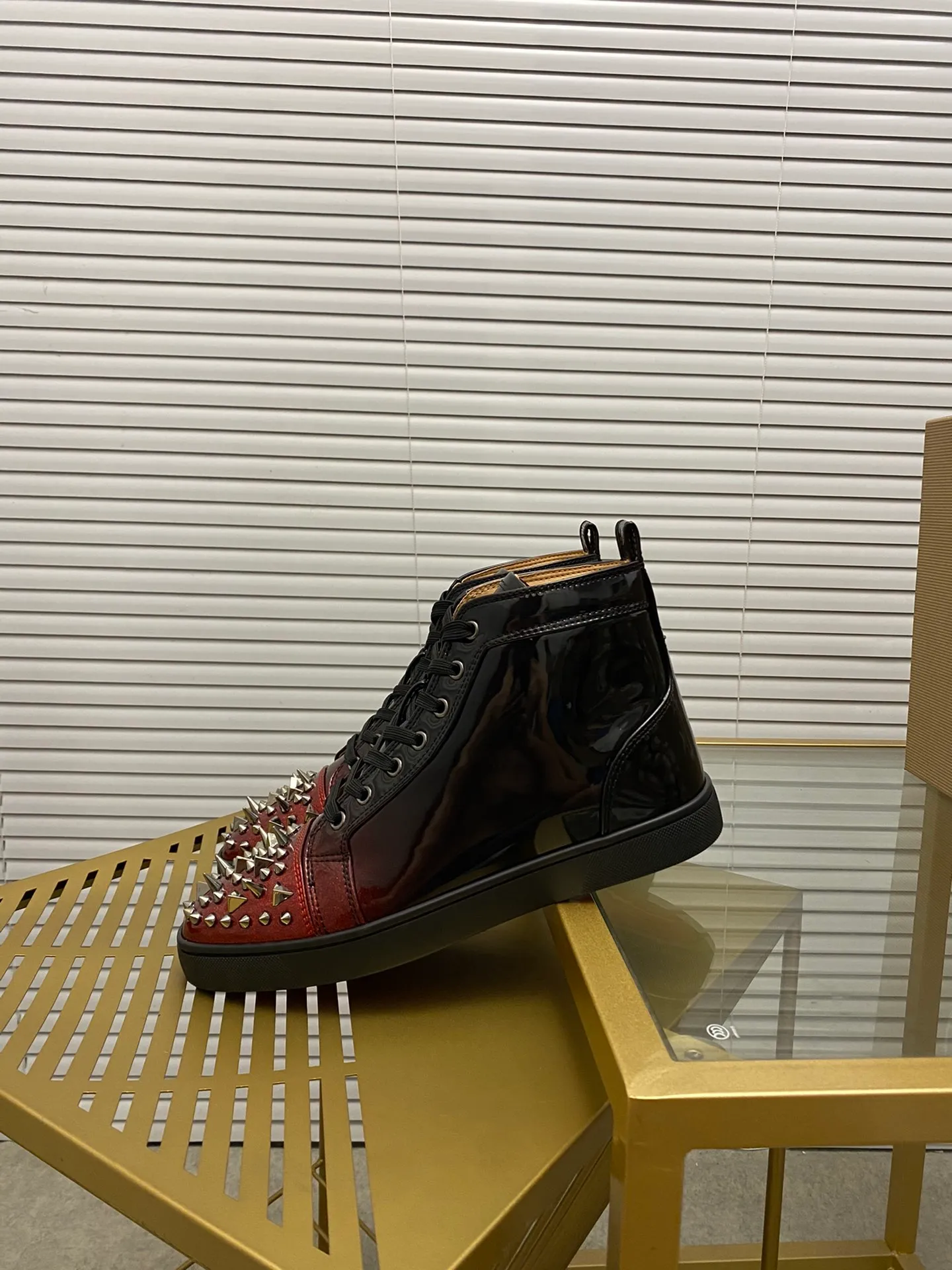 (Customized model) Ex-factory price is 540. christian louboutin (CL red sole shoes) counter series, casual sneakers for couples 📢 📢 📢 Exclusive hot style release 🎈🎈💪 Movable latex feet 👻 Finished outsole line [Proud] 😝Female 35-40# Male 38#-46, global supply😝 [Top version]: Original imported genuine leather upper, top original leather lining, original molded TPU outsole, original 1:1 detail processing, original shoe last,